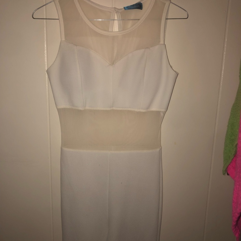 Beautiful white pants suit!